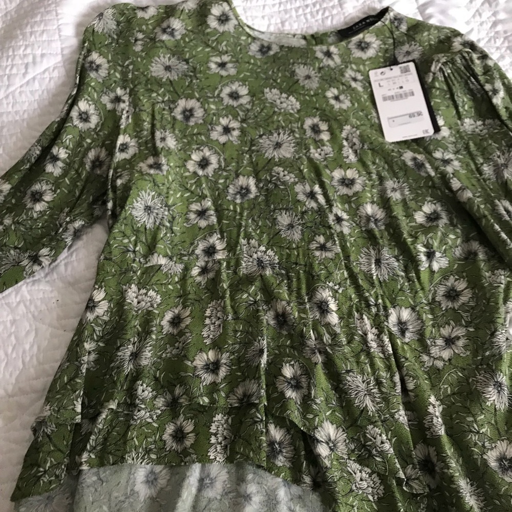 New with tags: Green floral zara blouse